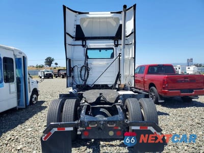 Zdjęcie 6 z 12 samochodu: 2018 VOLVO VNL SEMI TRUCK VIN:4V4N39TG8JN892467 - miniatura
