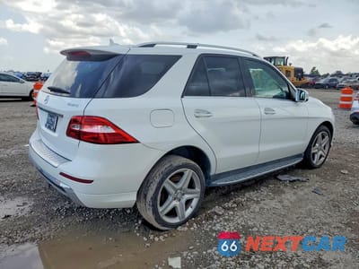 Trzecie zdjęcie samochodu z tyłu: 2014 MERCEDES-BENZ ML 550 4MATIC VIN:4JGDA7DB3EA374862 - miniatura