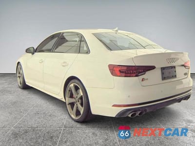 Trzecie zdjęcie samochodu z tyłu: 2019 AUDI S4 PRESTIGE VIN:WAUC4AF41KA053138 - miniatura