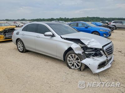 Czwarte zdjęcie samochodu z boku: 2017 MERCEDES-BENZ E 300 4MATIC VIN:WDDZF4KB2HA101497 - miniatura