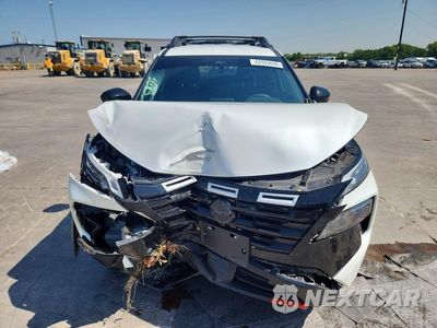 Piąte zdjęcie samochodu w środku: 2026 NISSAN ROGUE ROCK CREEK VIN:5N1BT3BB1TC697239 - miniatura