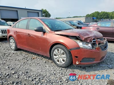 Czwarte zdjęcie samochodu z boku: 2013 CHEVROLET CRUZE LS VIN:1G1PA5SG7D7116224 - miniatura