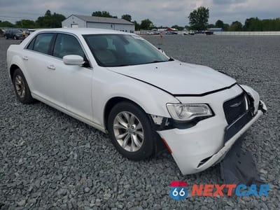 Czwarte zdjęcie samochodu z boku: 2015 CHRYSLER 300 LIMITED VIN:2C3CCAAG1FH786034 - miniatura