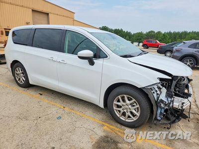 Czwarte zdjęcie samochodu z boku: 2023 CHRYSLER VOYAGER LX VIN:2C4RC1CGXPR548679 - miniatura