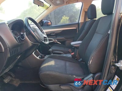 Zdjęcie 7 z 13 samochodu: 2016 MITSUBISHI OUTLANDER ES VIN:JA4AD2A3XGZ025789 - miniatura