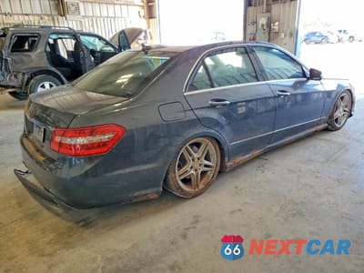 Trzecie zdjęcie samochodu z tyłu: 2011 MERCEDES-BENZ E 550 VIN:WDDHF7CB9BA318452 - miniatura