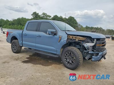 Czwarte zdjęcie samochodu z boku: 2023 FORD F150 SUPERCREW VIN:1FTEW1E82PFC64854 - miniatura