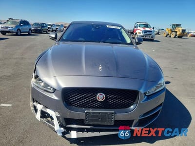 Piąte zdjęcie samochodu w środku: 2017 JAGUAR XE PRESTIGE VIN:SAJAE4BV6HA957164 - miniatura