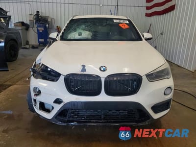 Piąte zdjęcie samochodu w środku: 2017 BMW X1 SDRIVE28I VIN:WBXHU7C37H5H37190 - miniatura