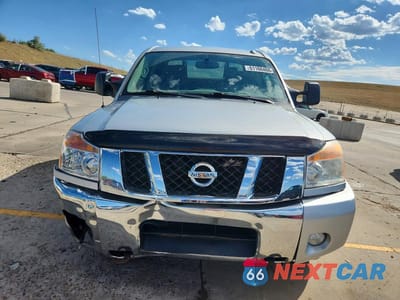 Piąte zdjęcie samochodu w środku: 2015 NISSAN TITAN SV VIN:1N6AA0EC4FN504127 - miniatura