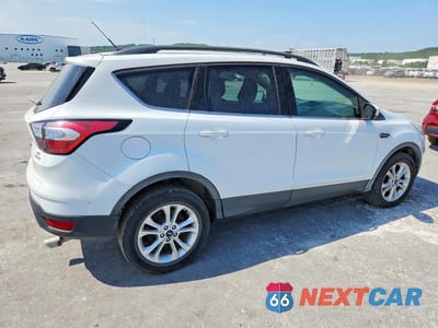 Trzecie zdjęcie samochodu z tyłu: 2018 FORD ESCAPE SE VIN:1FMCU9GD2JUB42922 - miniatura
