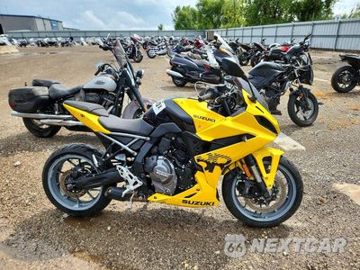 2024 SUZUKI GSX800 F JS1EM13B1R7100121 - główne zdjęcie licytacji z USA - miniatura