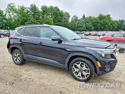 Czwarte zdjęcie samochodu z boku: 2022 KIA SELTOS EX VIN:KNDERCAA5N7271235 - miniatura