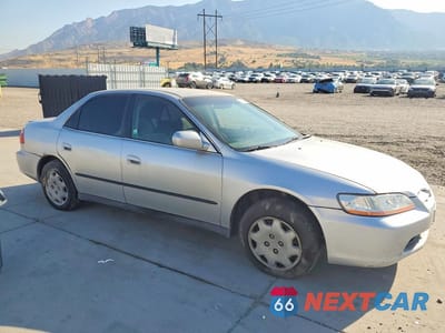 Czwarte zdjęcie samochodu z boku: 2000 HONDA ACCORD LX VIN:JHMCG6655YC007999 - miniatura