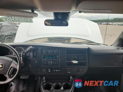 Zdjęcie 8 z 13 samochodu: 2020 CHEVROLET EXPRESS G2500 VIN:1GCWGAFPXL1253843 - miniatura