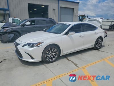 2020 LEXUS ES 300H 58AD21B18LU006590 - główne zdjęcie licytacji z USA - miniatura