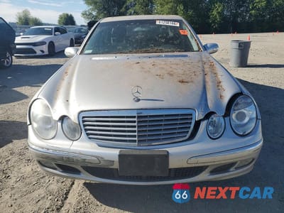 Piąte zdjęcie samochodu w środku: 2004 MERCEDES-BENZ E 320 VIN:WDBUF65J24A529520 - miniatura