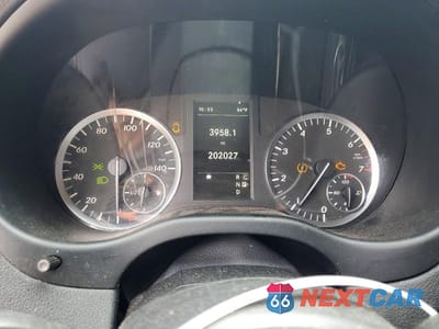 Zdjęcie 9 z 13 samochodu: 2018 MERCEDES-BENZ METRIS VIN:WD4PG2EEXJ3383154 - miniatura