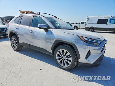 Czwarte zdjęcie samochodu z boku: 2024 TOYOTA RAV4 XLE PREMIUM VIN:2T3C1RFV3RW360647 - miniatura