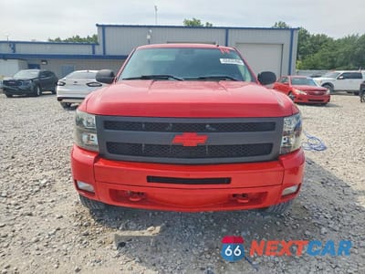 Piąte zdjęcie samochodu w środku: 2011 CHEVROLET SILVERADO K1500 LT VIN:1GCRKSE35BZ119063 - miniatura