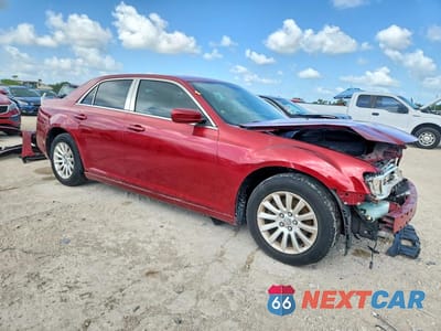 Czwarte zdjęcie samochodu z boku: 2014 CHRYSLER 300 VIN:2C3CCAAG1EH200320 - miniatura