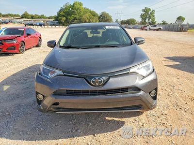 Piąte zdjęcie samochodu w środku: 2018 TOYOTA RAV4 XLE VIN:JTMWFREV7JJ748984 - miniatura