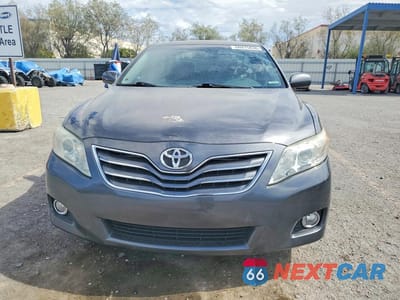 Piąte zdjęcie samochodu w środku: 2011 TOYOTA CAMRY XLE V6 VIN:4T1BK3EK1BU119469 - miniatura