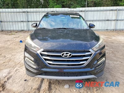 Piąte zdjęcie samochodu w środku: 2018 HYUNDAI TUCSON VALUE VIN:KM8J33A26JU631726 - miniatura