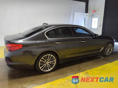Trzecie zdjęcie samochodu z tyłu: 2017 BMW 540 XI VIN:WBAJE7C33HG886822 - miniatura