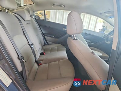 Zdjęcie 10 z 12 samochodu: 2014 KIA FORTE LX VIN:KNAFX4A6XE5093150 - miniatura