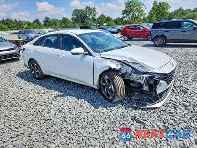 Czwarte zdjęcie samochodu z boku: 2023 HYUNDAI ELANTRA SEL VIN:5NPLS4AGXPH096744 - miniatura