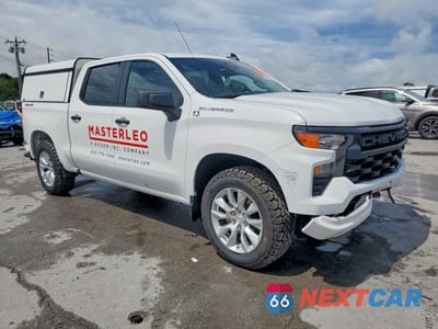 Czwarte zdjęcie samochodu z boku: 2024 CHEVROLET SILVERADO K1500 CUSTOM VIN:1GCPDBEK3RZ129352 - miniatura