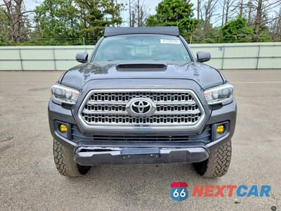 Piąte zdjęcie samochodu w środku: 2017 TOYOTA TACOMA TRD SPORT VIN:3TMCZ5AN5HM079863 - miniatura