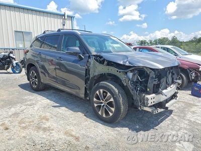 Czwarte zdjęcie samochodu z boku: 2023 TOYOTA HIGHLANDER XLE VIN:5TDKDRAHXPS513222 - miniatura