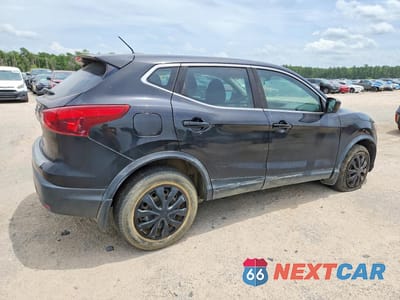 Trzecie zdjęcie samochodu z tyłu: 2018 NISSAN ROGUE SPORT S VIN:JN1BJ1CP4JW104674 - miniatura