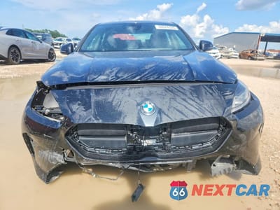 Piąte zdjęcie samochodu w środku: 2025 BMW 228XI VIN:WBA23GG0XS7T16883 - miniatura