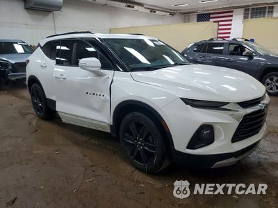 Czwarte zdjęcie samochodu z boku: 2019 CHEVROLET BLAZER 3LT VIN:3GNKBHRSXKS686119 - miniatura