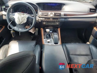 Zdjęcie 8 z 12 samochodu: 2017 LEXUS LS 460 VIN:JTHCL5EF8H5029001 - miniatura