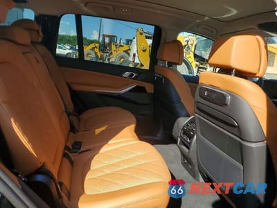 Zdjęcie 10 z 13 samochodu: 2025 BMW X7 XDRIVE40I VIN:5UX23EM03S9Y33456 - miniatura
