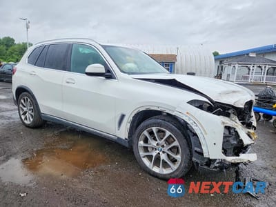 Czwarte zdjęcie samochodu z boku: 2021 BMW X5 XDRIVE40I VIN:5UXCR6C06M9G65327 - miniatura