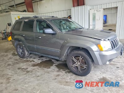 Czwarte zdjęcie samochodu z boku: 2008 JEEP GRAND CHEROKEE LAREDO VIN:1J8GR48K68C103833 - miniatura