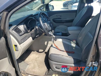 Zdjęcie 7 z 12 samochodu: 2017 KIA SEDONA LX VIN:KNDMB5C13H6238396 - miniatura