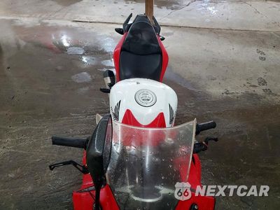 Piąte zdjęcie samochodu w środku: 2013 HONDA CBR250 R VIN:MLHMC4106D5302493 - miniatura