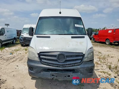 Piąte zdjęcie samochodu w środku: 2018 MERCEDES-BENZ SPRINTER 2500 VIN:WD3PE7CD2JP607236 - miniatura