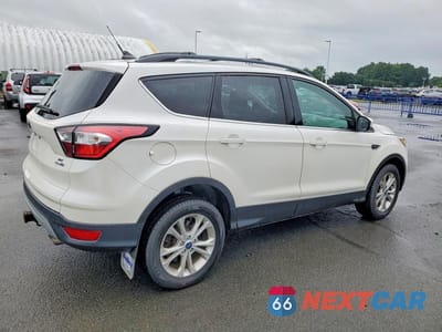 Trzecie zdjęcie samochodu z tyłu: 2018 FORD ESCAPE SE VIN:1FMCU9GD0JUC24485 - miniatura