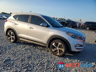 Czwarte zdjęcie samochodu z boku: 2017 HYUNDAI TUCSON SPORT VIN:KM8J33A27HU550339 - miniatura
