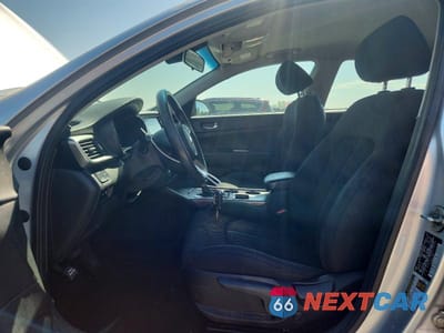 Zdjęcie 7 z 12 samochodu: 2019 KIA OPTIMA LX VIN:5XXGT4L38KG370925 - miniatura