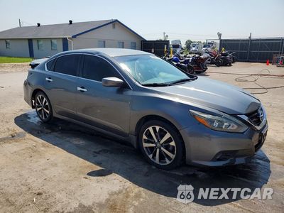 Czwarte zdjęcie samochodu z boku: 2017 NISSAN ALTIMA 2.5 SR VIN:1N4AL3AP2HC482723 - miniatura