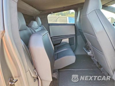 Zdjęcie 10 z 12 samochodu: 2024 TESLA CYBERTRUCK VIN:7G2CEHED4RA039711 - miniatura