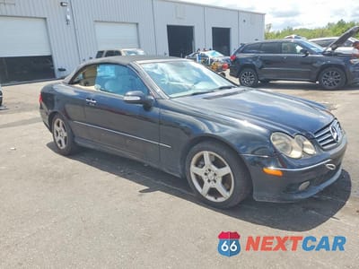 Czwarte zdjęcie samochodu z boku: 2005 MERCEDES-BENZ CLK 500 VIN:WDBTK75G85T052843 - miniatura